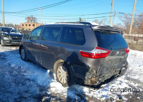2015 Toyota Sienna Limited Premium 7 Passenger z USA, uszkodzony, nr VIN 5TDDK3DC7FS109420